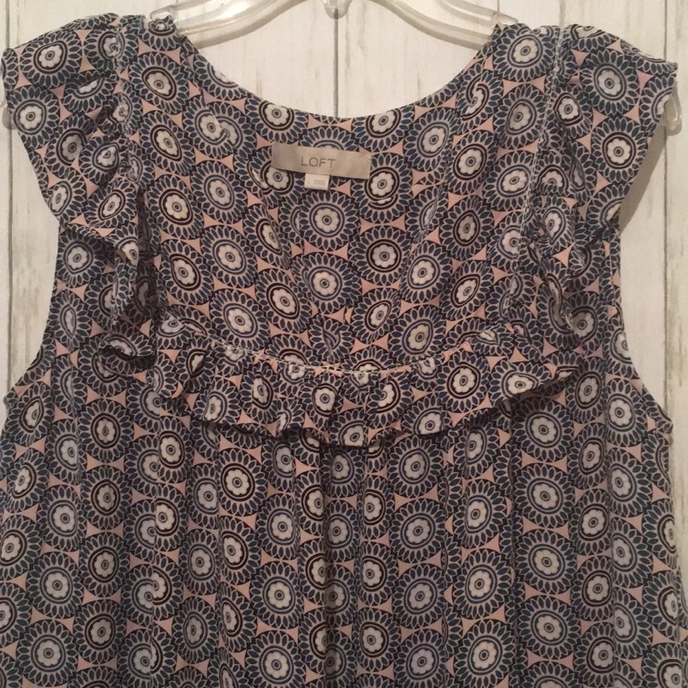 LOFT ruffled medallion print sleeveless blouse